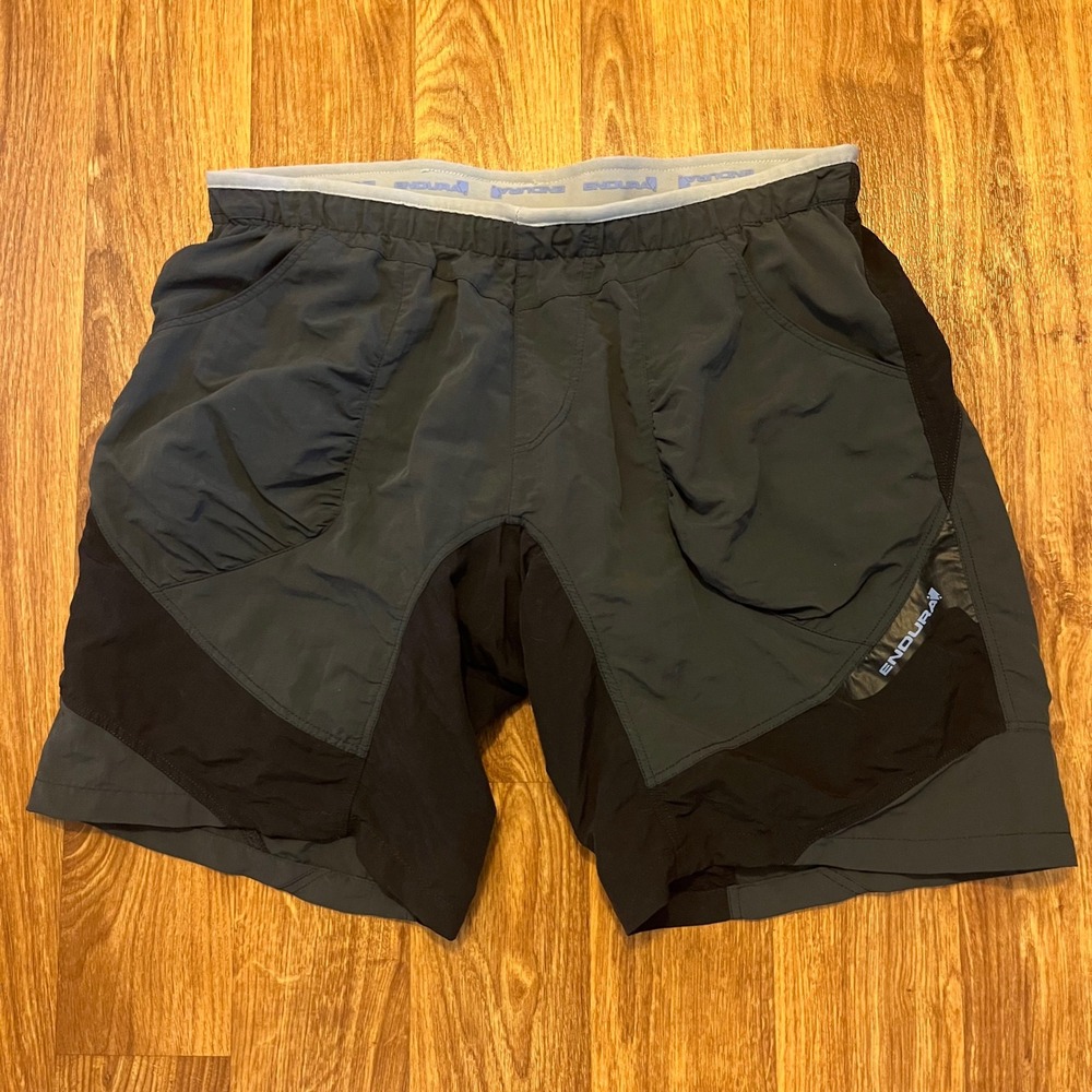 Endura Shorts Mens XL Grey Black Cycling Mountain Bike MTB Nylon Pockets